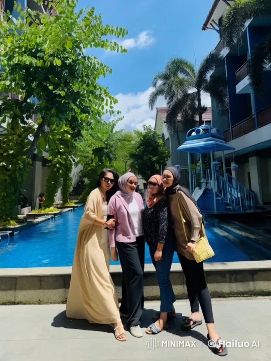 Women Practicing Kung Fu by Pool in Tropical Setting – AI Generated Video | Hailuo AI