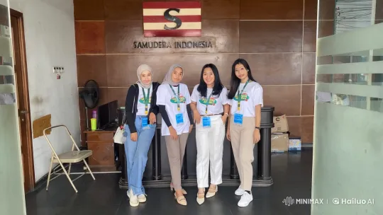 Young Women Perform Dynamic Kungfu in Office Setting – AI Generated Video | Hailuo AI