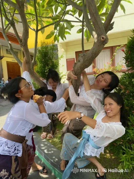 Traditional Kungfu Demonstration in Lush Outdoor Setting – AI Generated Video | Hailuo AI