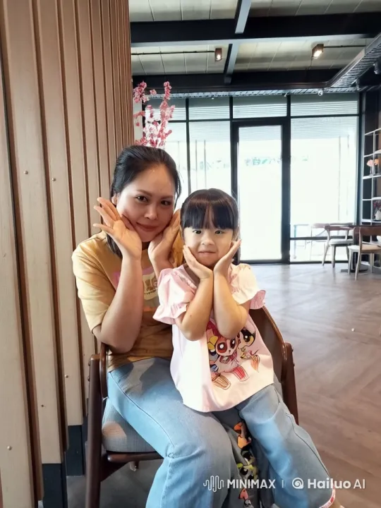 Mother and Daughter Perform Dynamic Kung Fu Routine – AI Generated Video | Hailuo AI
