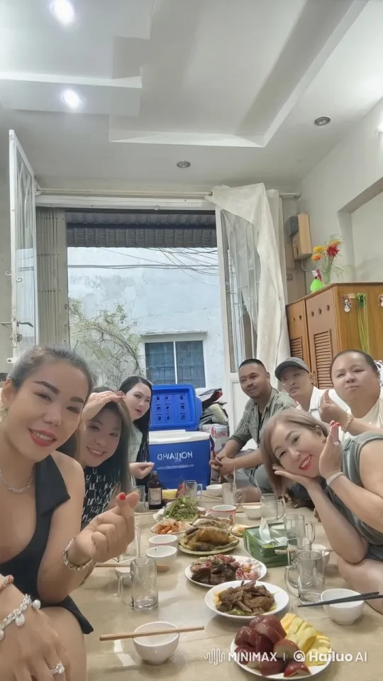 Dinner Table Degenerates into Energetic Kungfu Fight – AI Generated Video | Hailuo AI