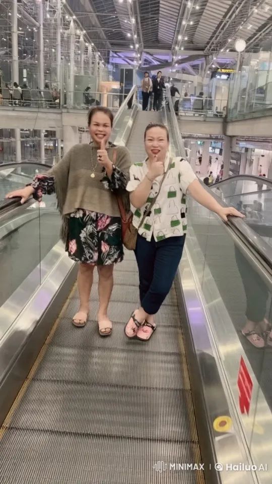 Women Perform Martial Arts on Escalator – AI Generated Video | Hailuo AI
