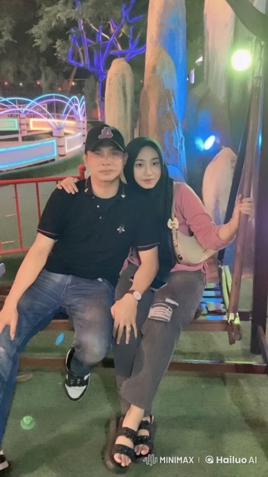 Couple Demonstrates Kungfu on Swing in Amusement Park – AI Generated Video | Hailuo AI