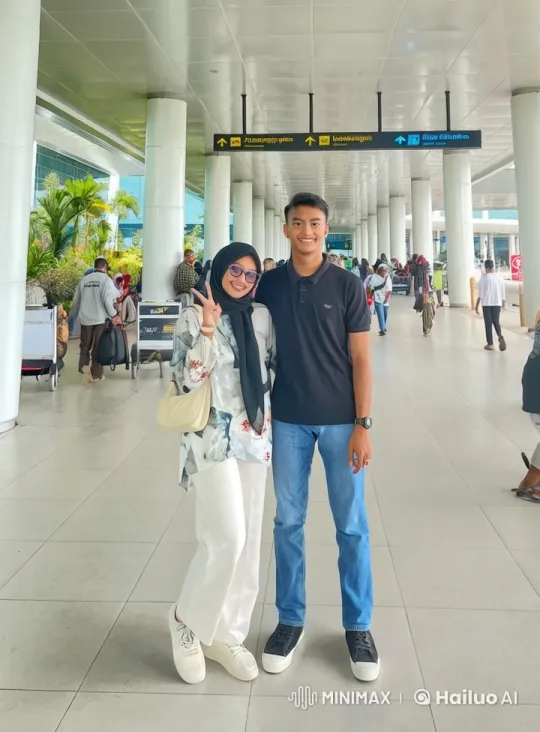 Martial Arts Display in Bustling Airport Terminal – AI Generated Video | Hailuo AI