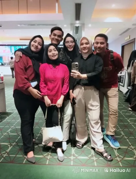 Friends Transition from Group Selfie to Martial Arts Display – AI Generated Video | Hailuo AI