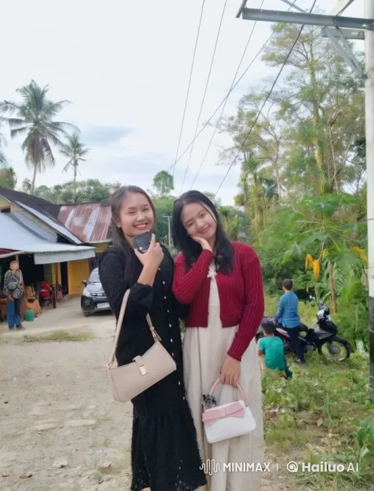 Casual Outfits to Kung Fu Battle in Rural Street Setting – AI Generated Video | Hailuo AI