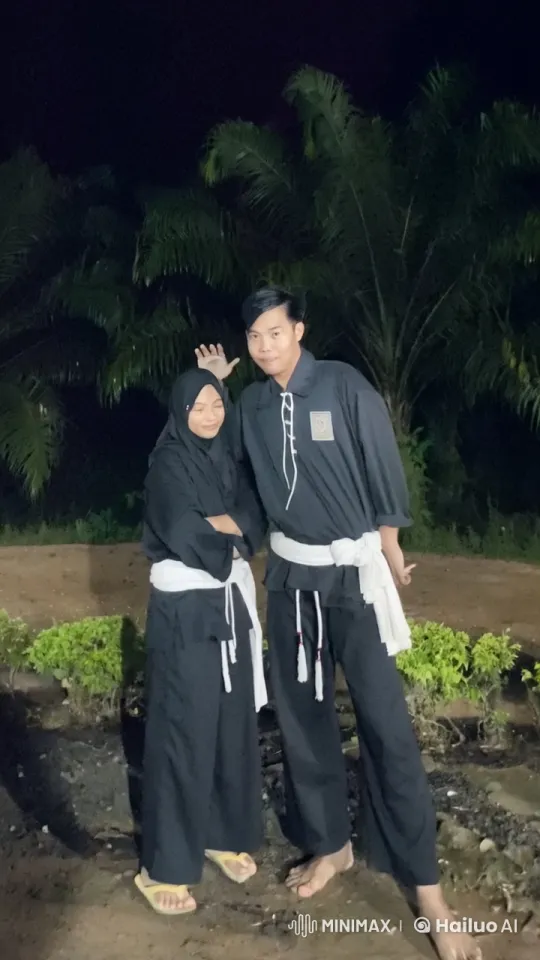 Lush Night: Dynamic Kungfu Fight in Traditional Attire – AI Generated Video | Hailuo AI