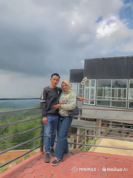 Couple Performs Playful Kungfu on Scenic Terrace – AI Generated Video | Hailuo AI