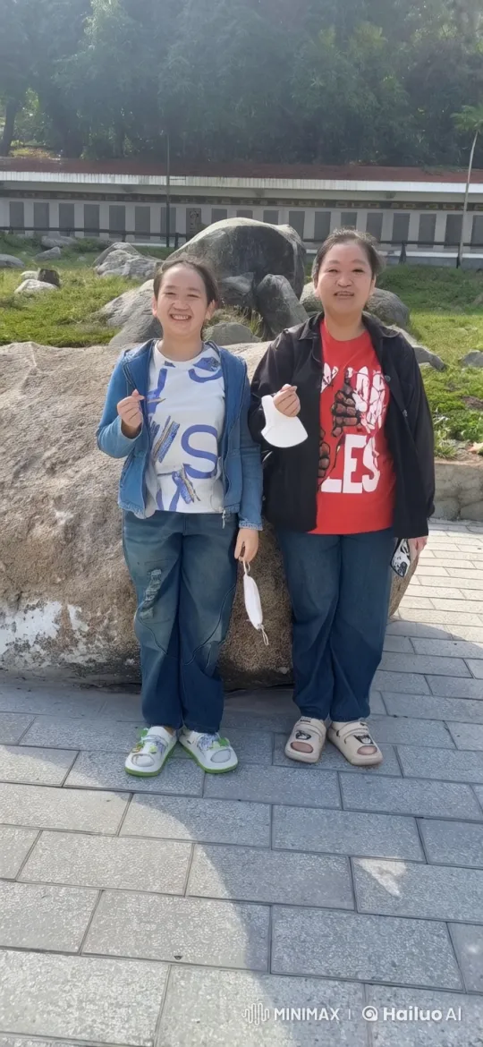 Two Practitioners Demonstrate Kung Fu in Park Setting – AI Generated Video | Hailuo AI