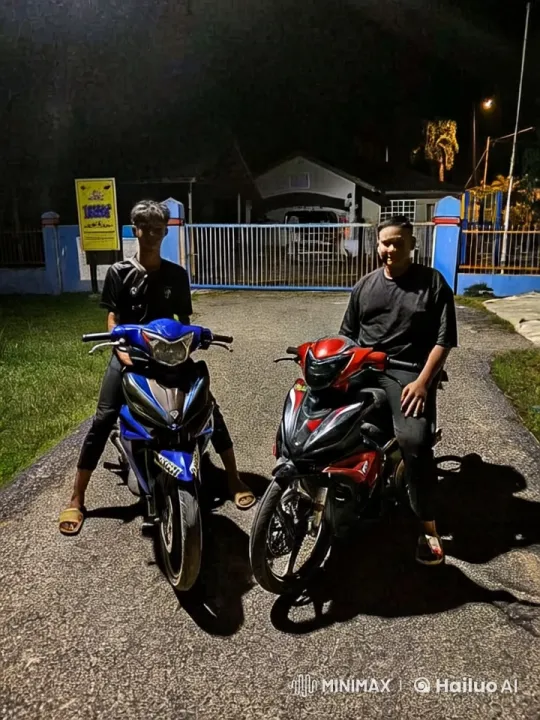 Nighttime Motorbike Martial Arts Display – AI Generated Video | Hailuo AI