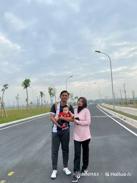 Athletic Couple Practices Kungfu on Tree-Lined Road – AI Generated Video | Hailuo AI