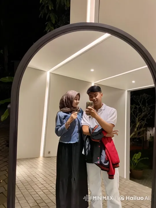 Couple Engages in Energetic Kung Fu Sparring – AI Generated Video | Hailuo AI