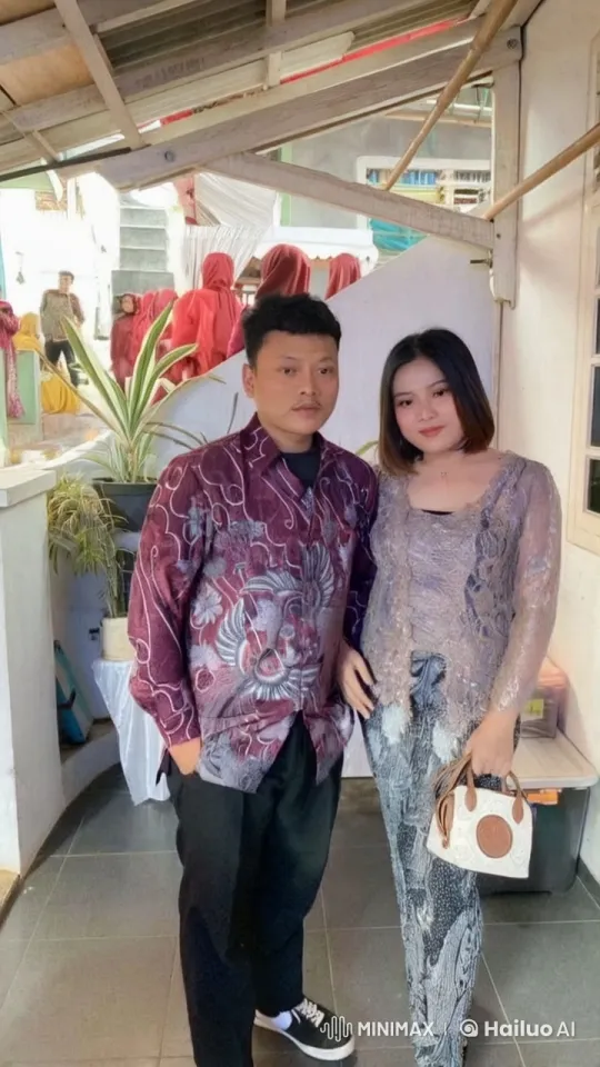 Couple Transforms into Martial Artists in Bustling Setting – AI Generated Video | Hailuo AI