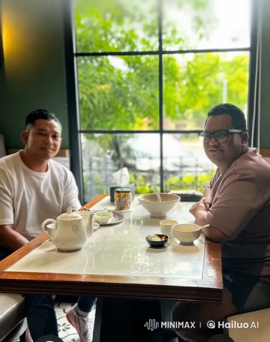 Intense Kung Fu Battle in Cozy Café Setting – AI Generated Video | Hailuo AI