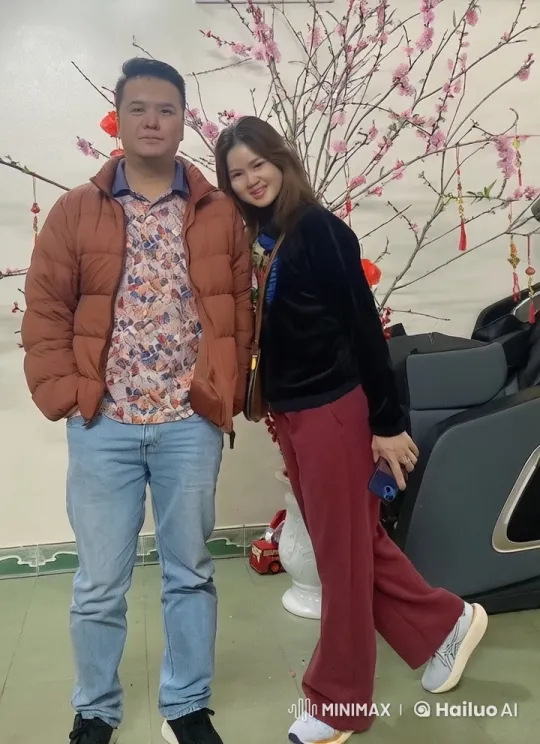 Couple Performing Synchronized Kungfu in Decorative Setting – AI Generated Video | Hailuo AI
