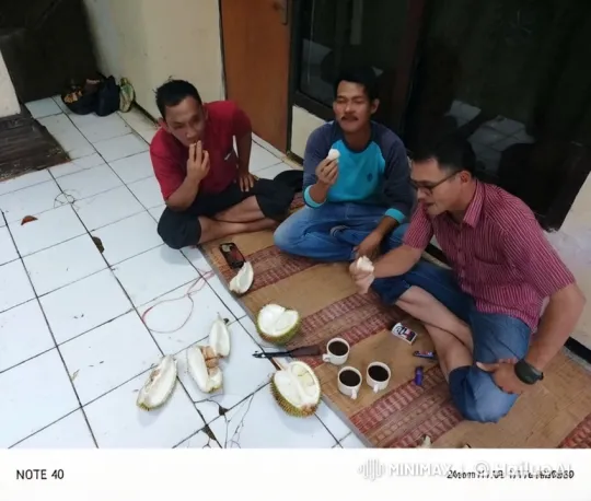 Martial Arts Showdown Amidst Durian and Coffee – AI Generated Video | Hailuo AI