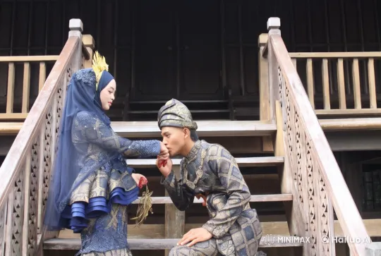Traditional Attire Kungfu Fight on Wooden Stairs – AI Generated Video | Hailuo AI