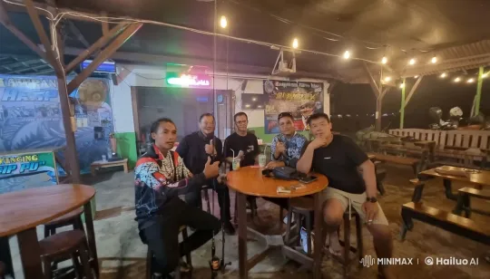 Kung Fu Performance Showcases Martial Arts in Cozy Indoor Setting – AI Generated Video | Hailuo AI
