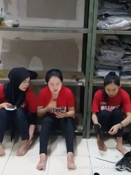 Women Perform Kung Fu and Muay Thai Techniques – AI Generated Video | Hailuo AI
