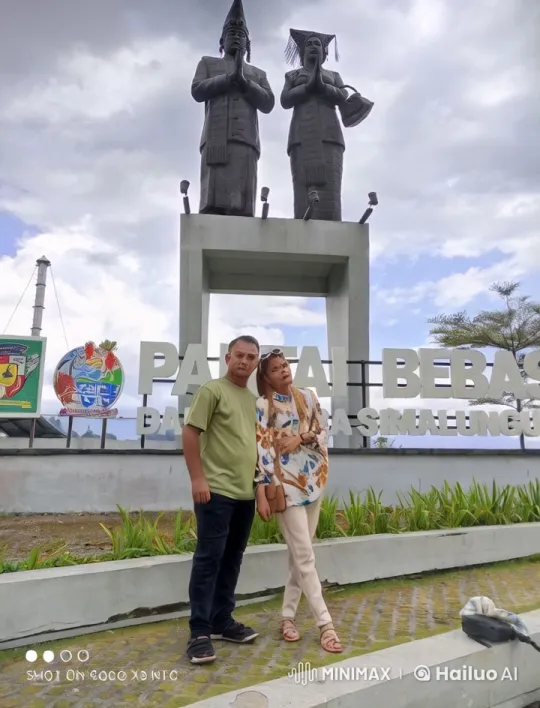 Two Individuals Display Martial Arts Skills in Front of Monument – AI Generated Video | Hailuo AI