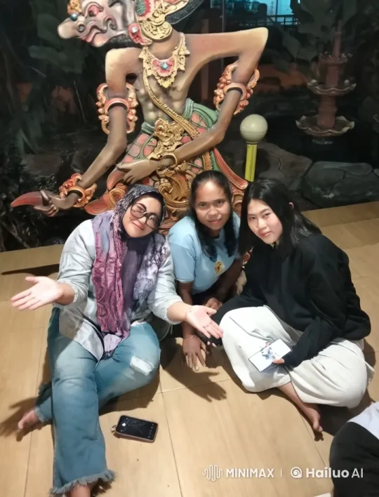 Traditional Chinese Kungfu Display with Cultural Statue Background – AI Generated Video | Hailuo AI