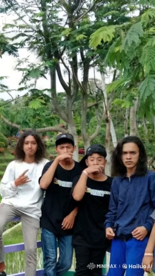 Friends Practice Kung Fu in Serene Park Setting – AI Generated Video | Hailuo AI