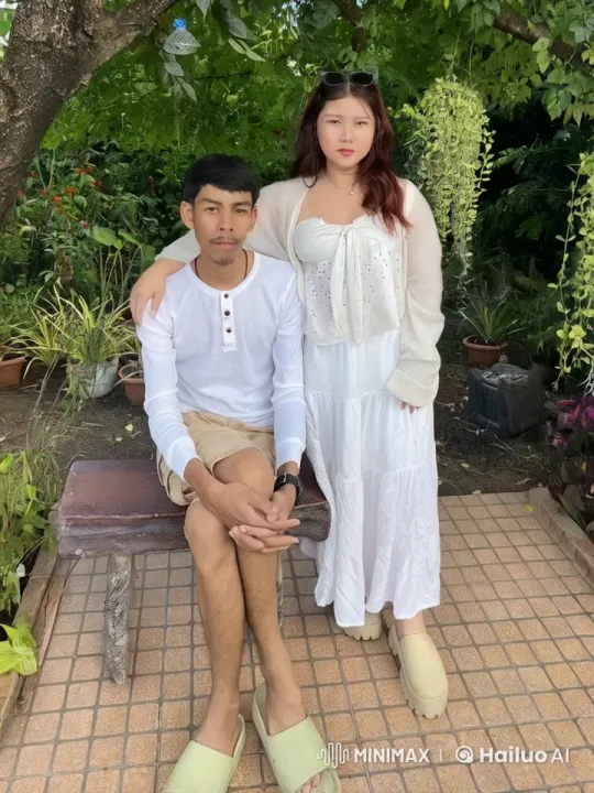 Muay Thai Practitioners Demonstrate Skills in Garden Setting – AI Generated Video | Hailuo AI