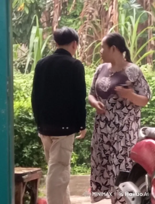 Outdoor Kungfu Exchange: Wing Chun in Lush Greenery – AI Generated Video | Hailuo AI