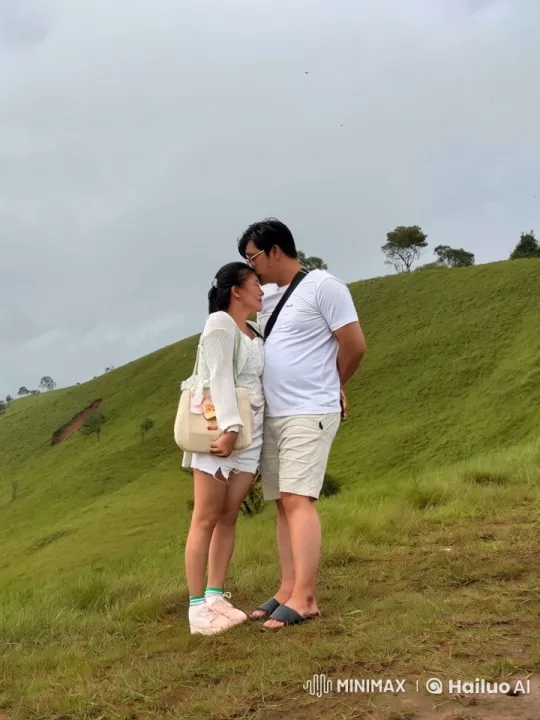 Couple Engages in Intense Martial Arts Battle on Hilltop – AI Generated Video | Hailuo AI