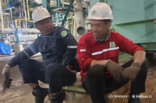 Workers Engage in Kungfu Fight in Industrial Setting – AI Generated Video | Hailuo AI