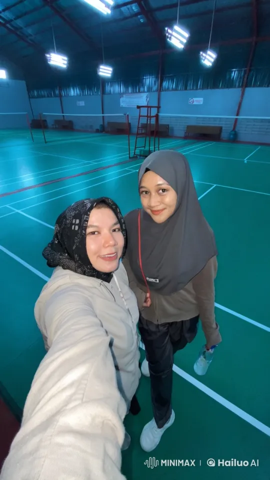 Badminton Court: Hijabi Athlete Showcases Kung Fu Skills – AI Generated Video | Hailuo AI