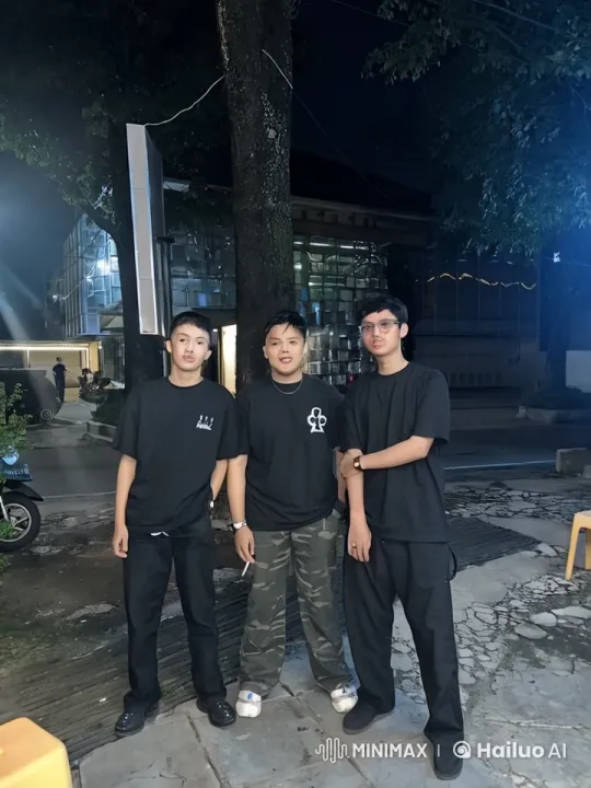 Martial Artists Displaying Skills in Nighttime Setting – AI Generated Video | Hailuo AI
