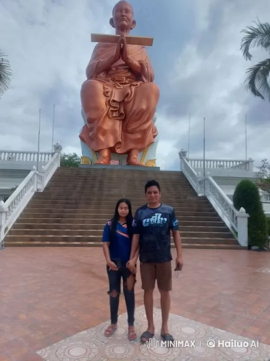 Couple Performs Energetic Martial Arts in Peaceful Statuary Setting – AI Generated Video | Hailuo AI