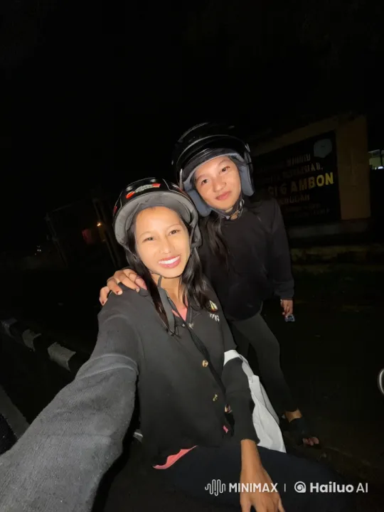 Nighttime Kung Fu Demonstration by Two Friends – AI Generated Video | Hailuo AI