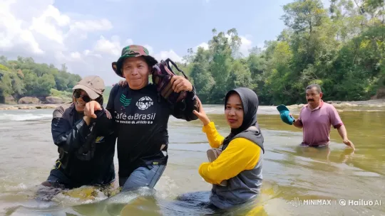 Kungfu Practitioners Demonstrate Skill in Scenic River Setting – AI Generated Video | Hailuo AI