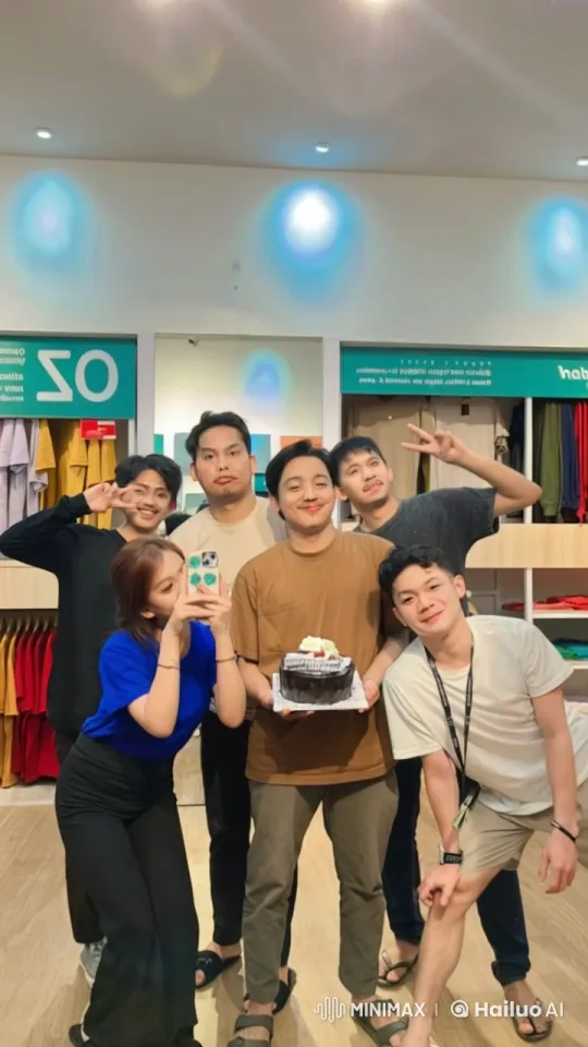 Friends' Impromptu Kung Fu Display in Clothing Store – AI Generated Video | Hailuo AI