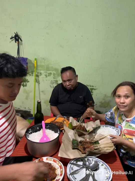 Dinner Table Kungfu Practice and Playful Sparring – AI Generated Video | Hailuo AI