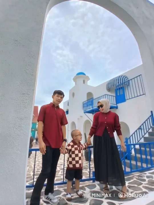 Family Performs Synchronized Kungfu in Mediterranean Setting – AI Generated Video | Hailuo AI