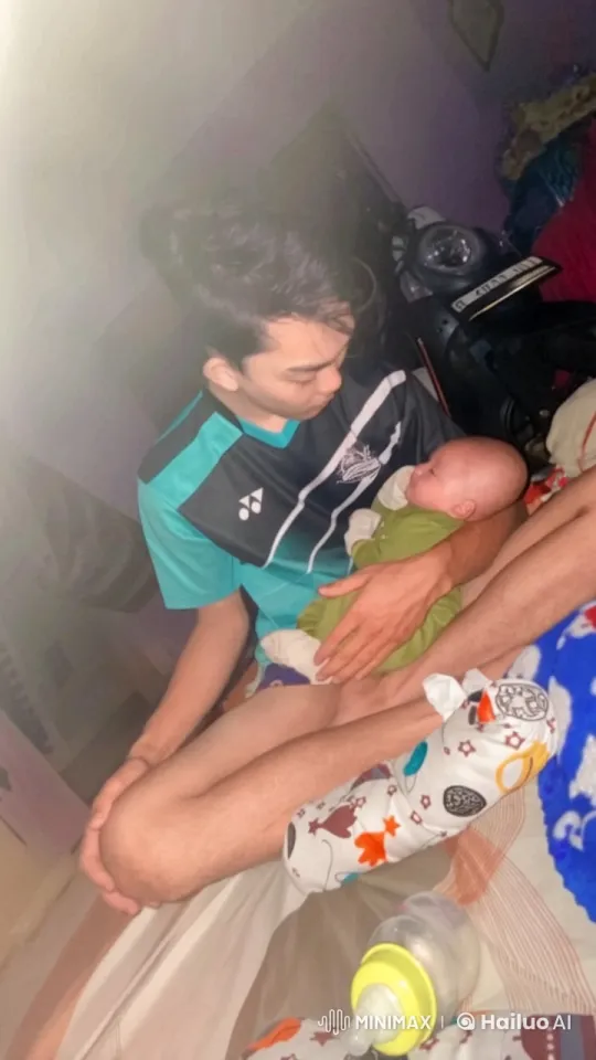 Young Father Balances Kung Fu with Fatherly Care – AI Generated Video | Hailuo AI