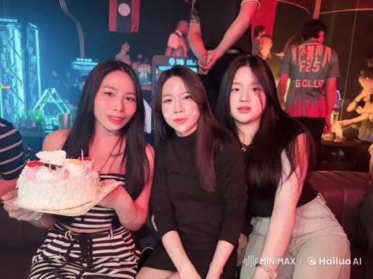 Women Transform into Martial Artists in Nightclub Setting – AI Generated Video | Hailuo AI