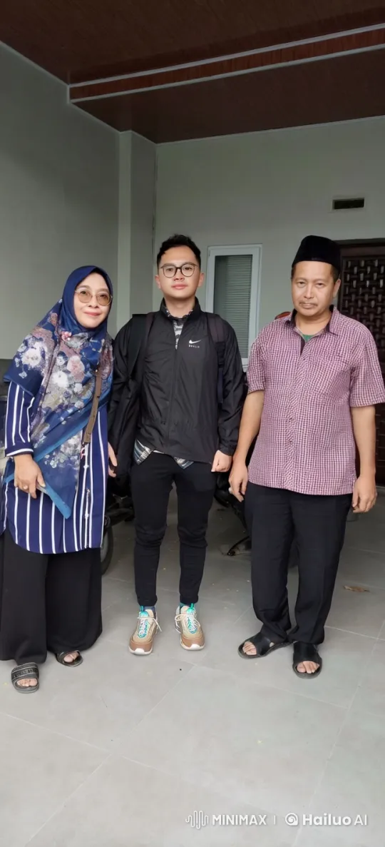 Family Watches Kungfu Demonstration on Porch – AI Generated Video | Hailuo AI