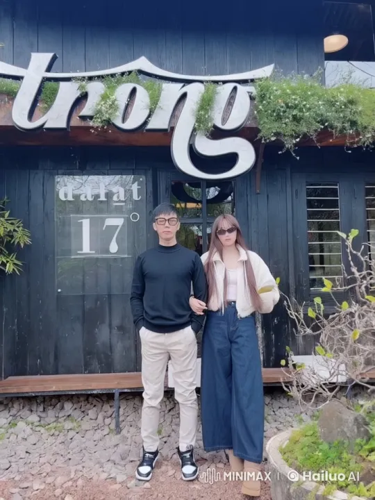 Couple Demonstrates Impressive Kungfu Skills in Front of Café – AI Generated Video | Hailuo AI