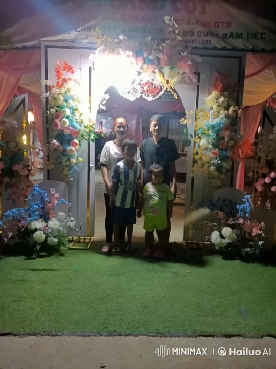 Family Celebrates with Children's Kung Fu Display – AI Generated Video | Hailuo AI