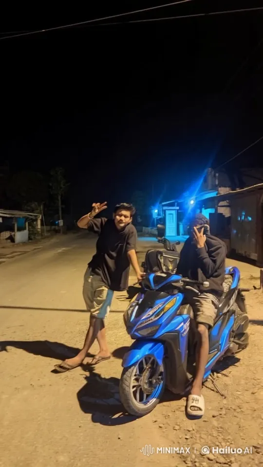 Nighttime Martial Arts Display on Dimly Lit Street – AI Generated Video | Hailuo AI