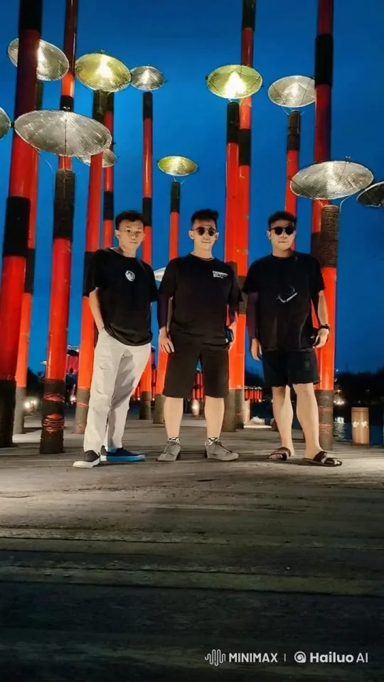 Artistic Street Lights: Kung Fu Mastery Display – AI Generated Video | Hailuo AI