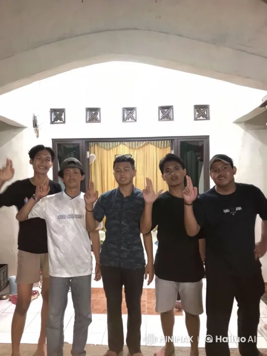 Five Friends Practicing Synchronized Kungfu in a Warm Room – AI Generated Video | Hailuo AI