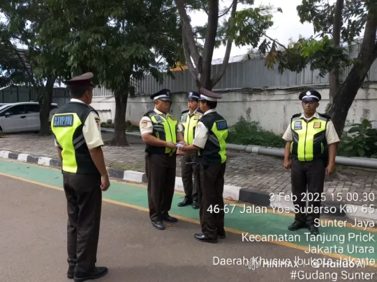 Security Personnel Engage in Dramatic Kung Fu Fight – AI Generated Video | Hailuo AI