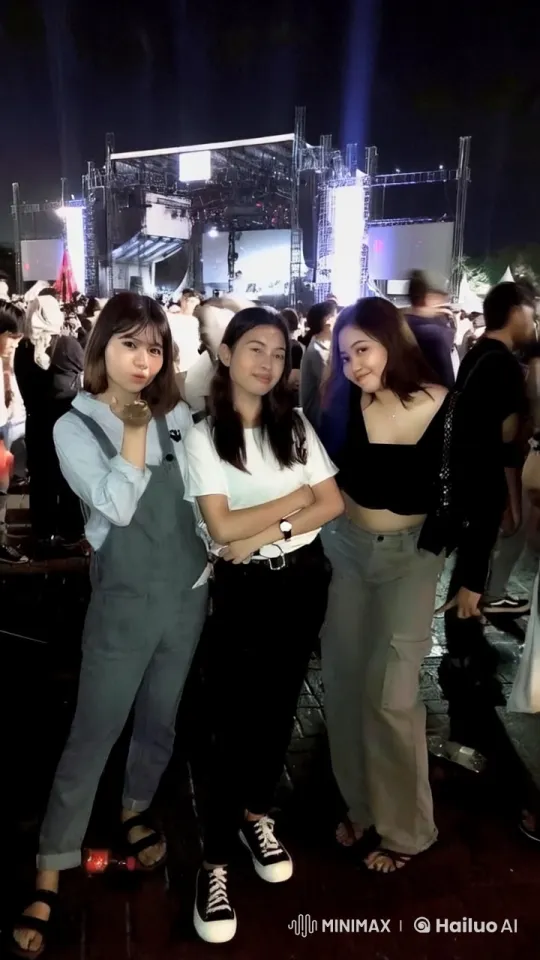 Young Women Perform Kungfu at Lively Concert – AI Generated Video | Hailuo AI