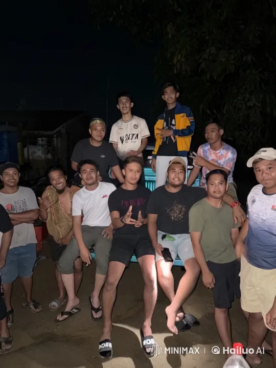 Young Men Practice Kung Fu in Energetic Nighttime Session – AI Generated Video | Hailuo AI