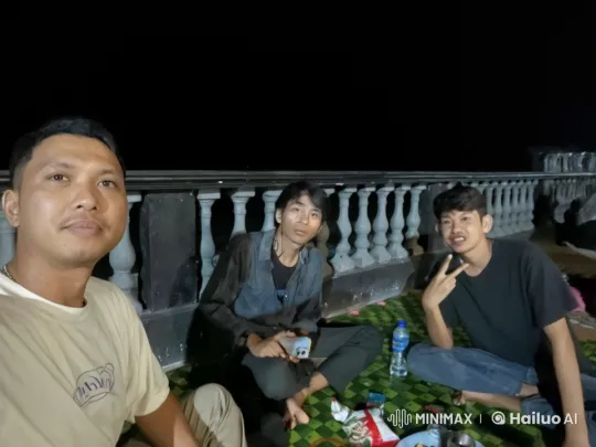 Nighttime Rooftop Kungfu Display by Friends – AI Generated Video | Hailuo AI